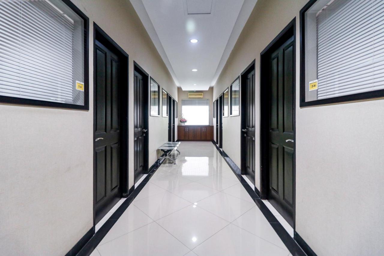 Reddoorz Near Kebon Jeruk Джакарта Екстер'єр фото