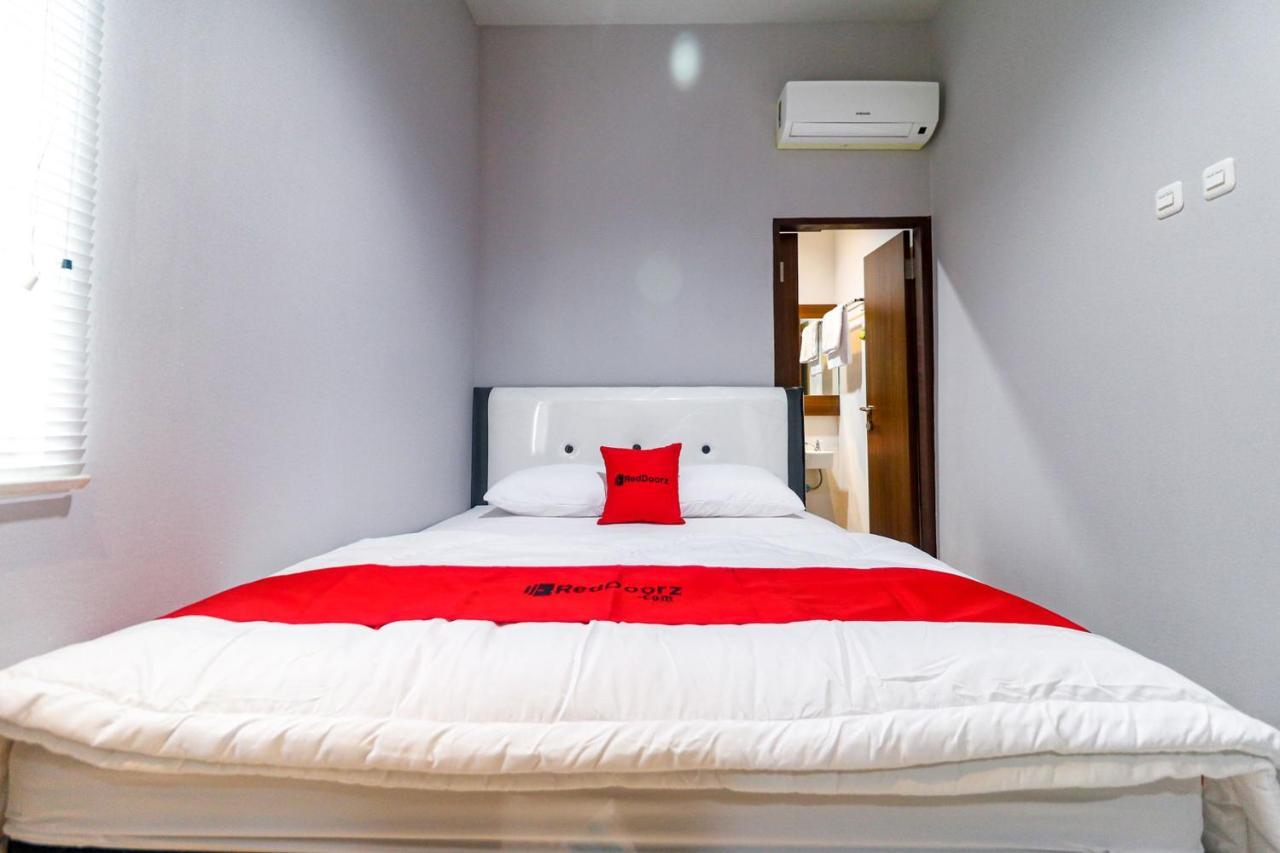 Reddoorz Near Kebon Jeruk Джакарта Екстер'єр фото